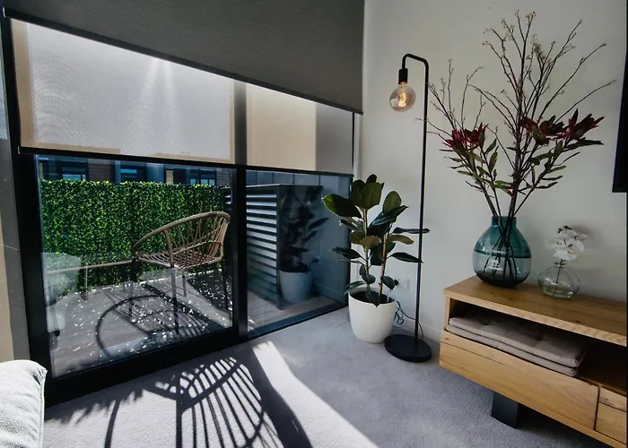 Funk In The City - Luxury Laneway Apartment With Single Garage